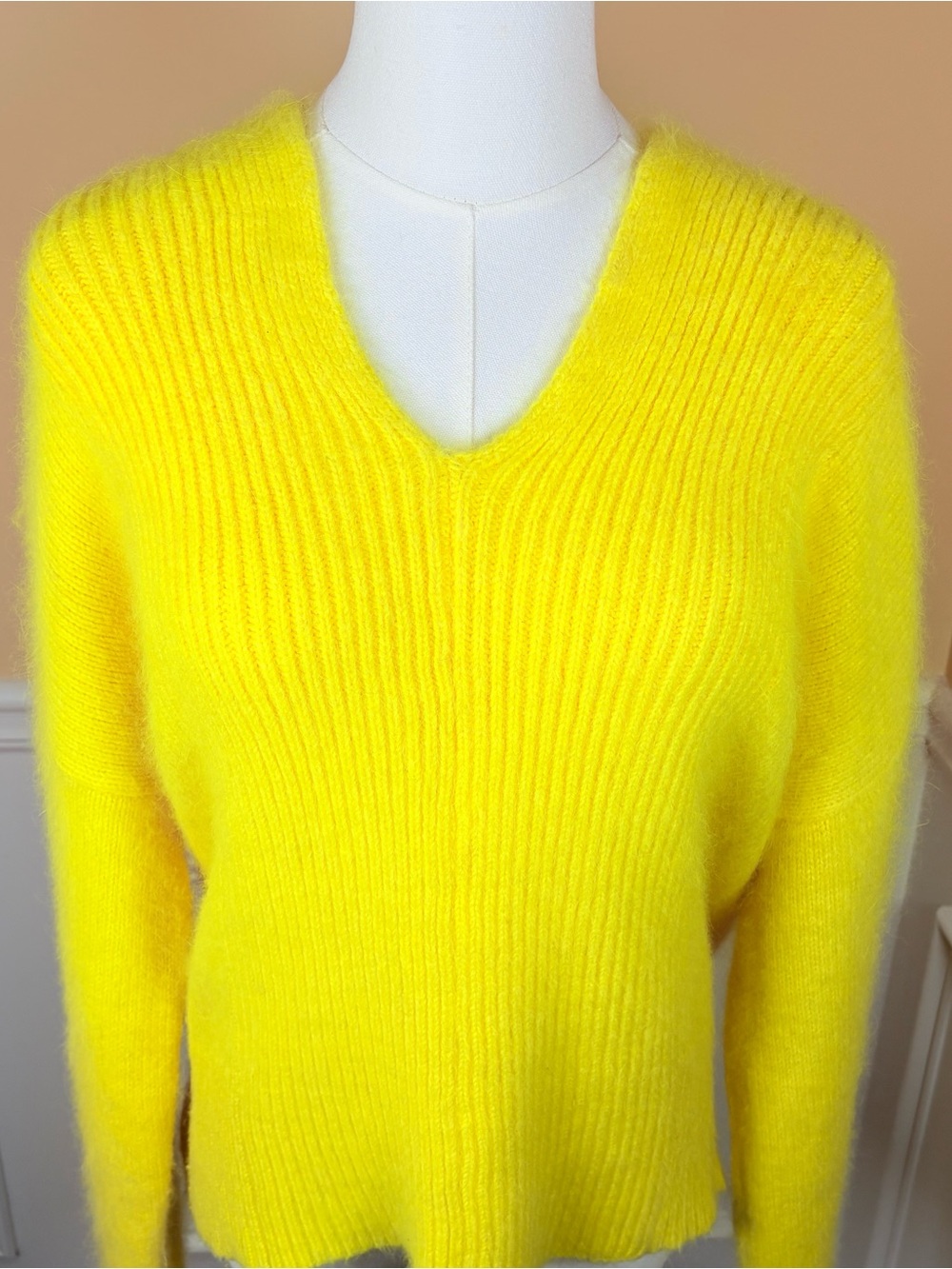 🍋 Lemon Pop 80% Angora Blend Fuzzy V-Neck Sweater Est. L